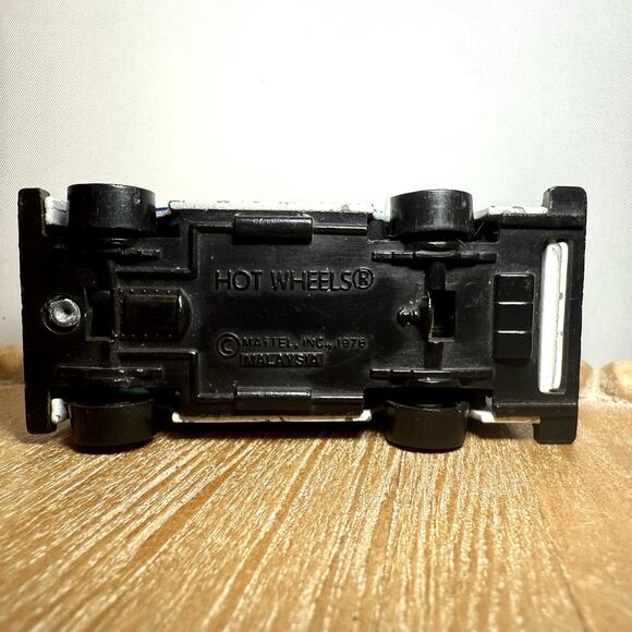 Hot Wheels Service Vehicles Lot - US Mail Truck, Phone Truck, Flatbed Vintage - Picture 15 of 15